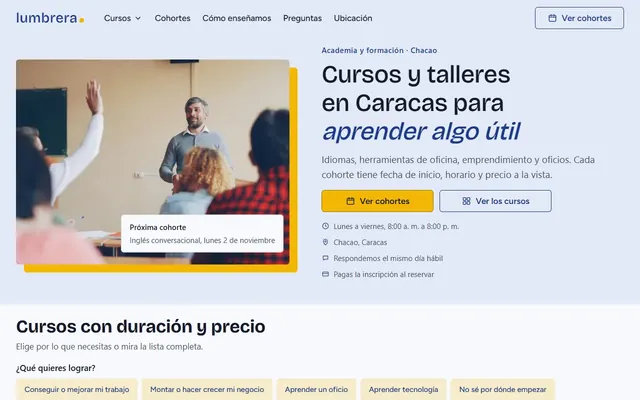 Inicio de una academia con un salón de clases y botones para ver cohortes y cursos